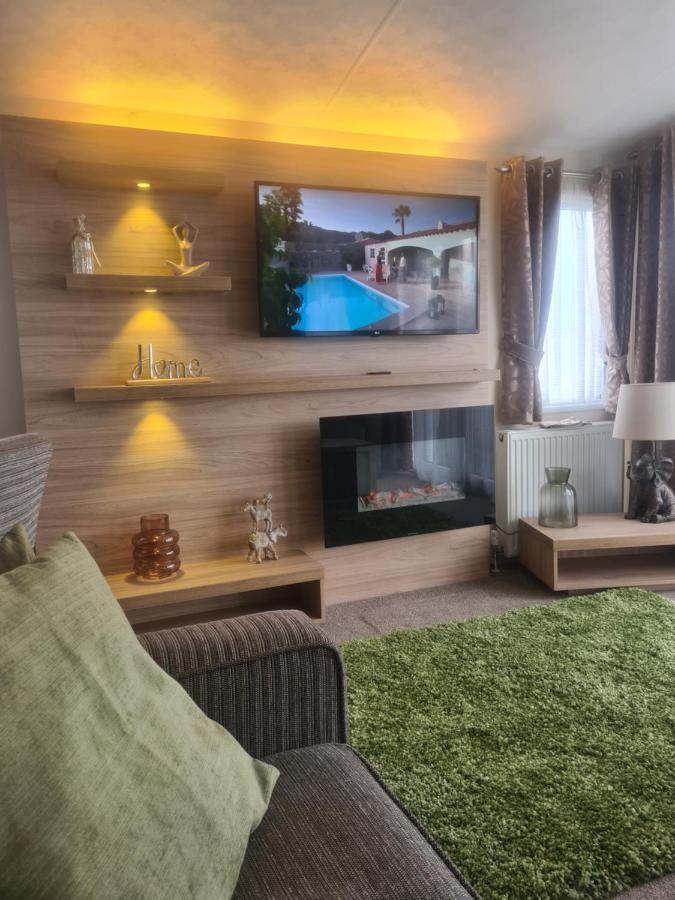 Beautiful 2 Bedroom Caravan, Holiday Park Tenby Saint Florence Eksteriør bilde