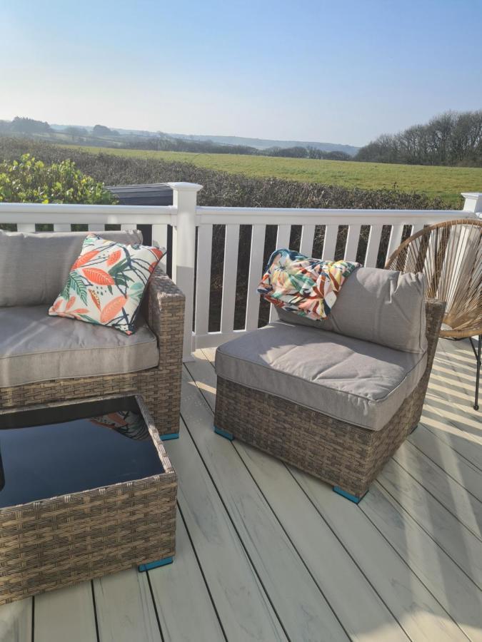 Beautiful 2 Bedroom Caravan, Holiday Park Tenby Saint Florence Eksteriør bilde