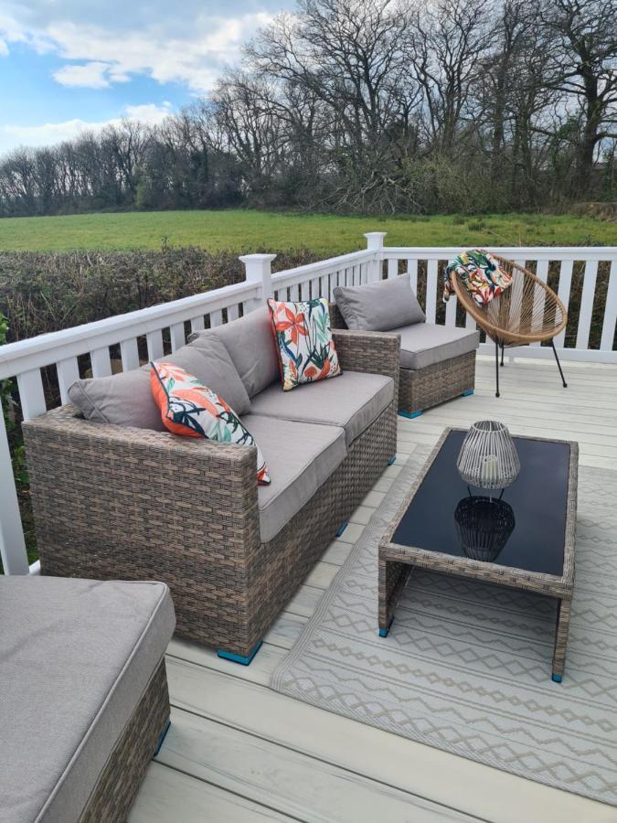 Beautiful 2 Bedroom Caravan, Holiday Park Tenby Saint Florence Eksteriør bilde