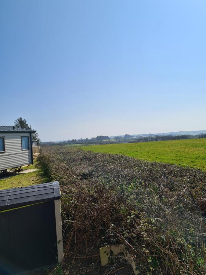 Beautiful 2 Bedroom Caravan, Holiday Park Tenby Saint Florence Eksteriør bilde
