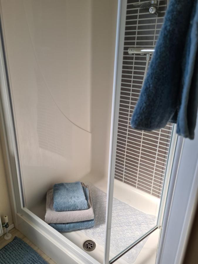 Beautiful 2 Bedroom Caravan, Holiday Park Tenby Saint Florence Eksteriør bilde