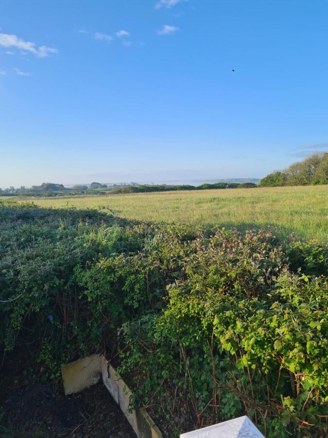 Beautiful 2 Bedroom Caravan, Holiday Park Tenby Saint Florence Eksteriør bilde