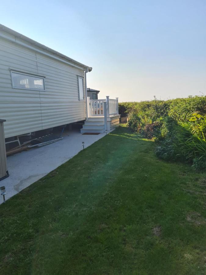 Beautiful 2 Bedroom Caravan, Holiday Park Tenby Saint Florence Eksteriør bilde
