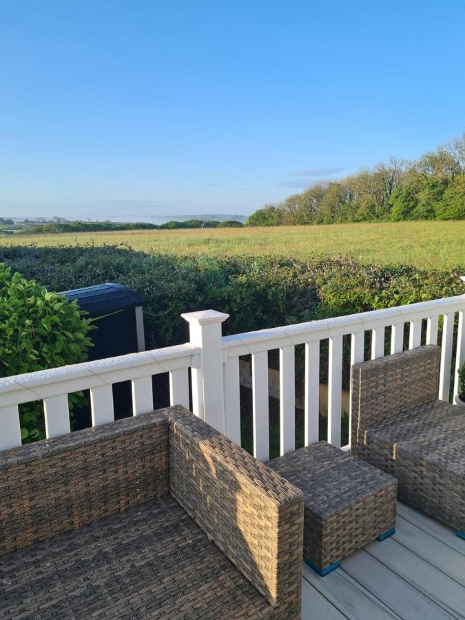 Beautiful 2 Bedroom Caravan, Holiday Park Tenby Saint Florence Eksteriør bilde