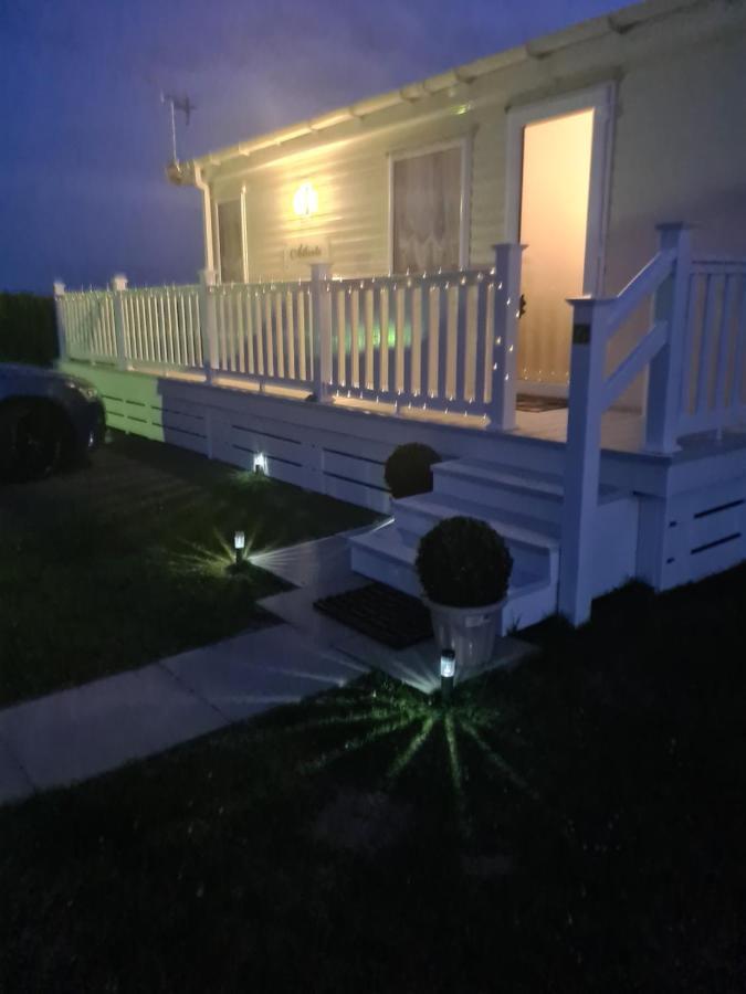 Beautiful 2 Bedroom Caravan, Holiday Park Tenby Saint Florence Eksteriør bilde