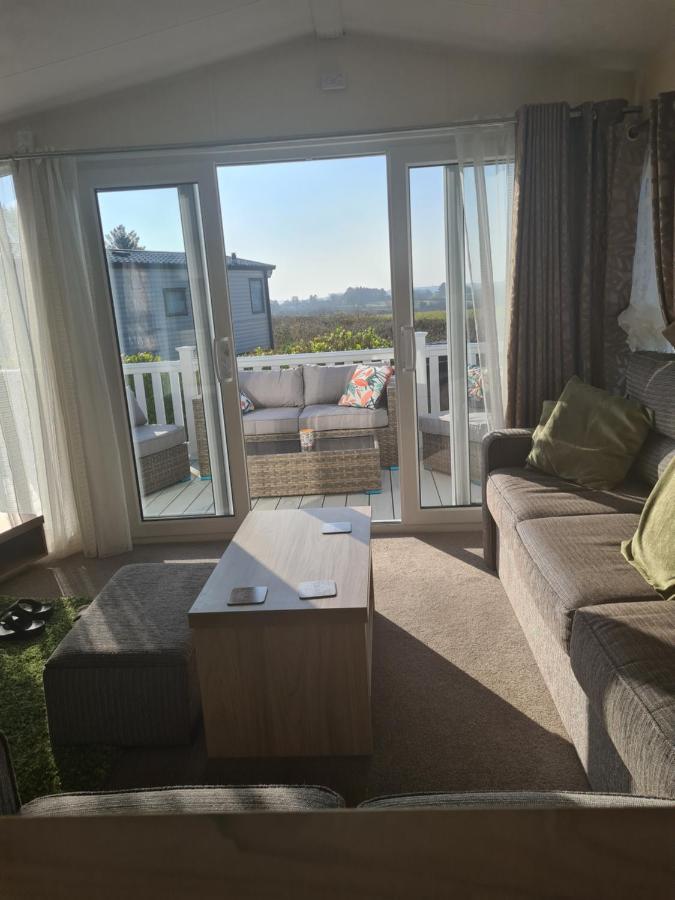 Beautiful 2 Bedroom Caravan, Holiday Park Tenby Saint Florence Eksteriør bilde