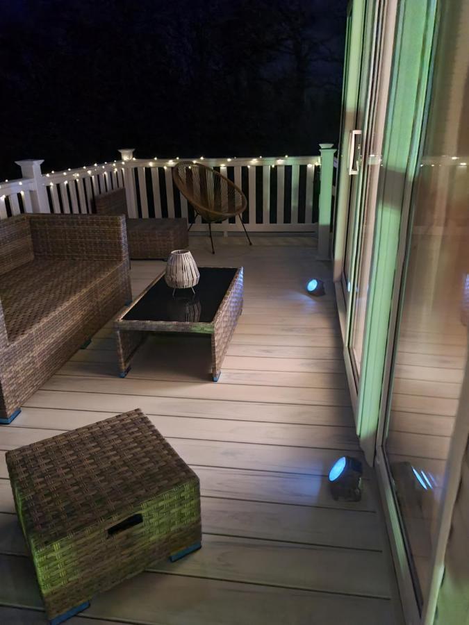 Beautiful 2 Bedroom Caravan, Holiday Park Tenby Saint Florence Eksteriør bilde