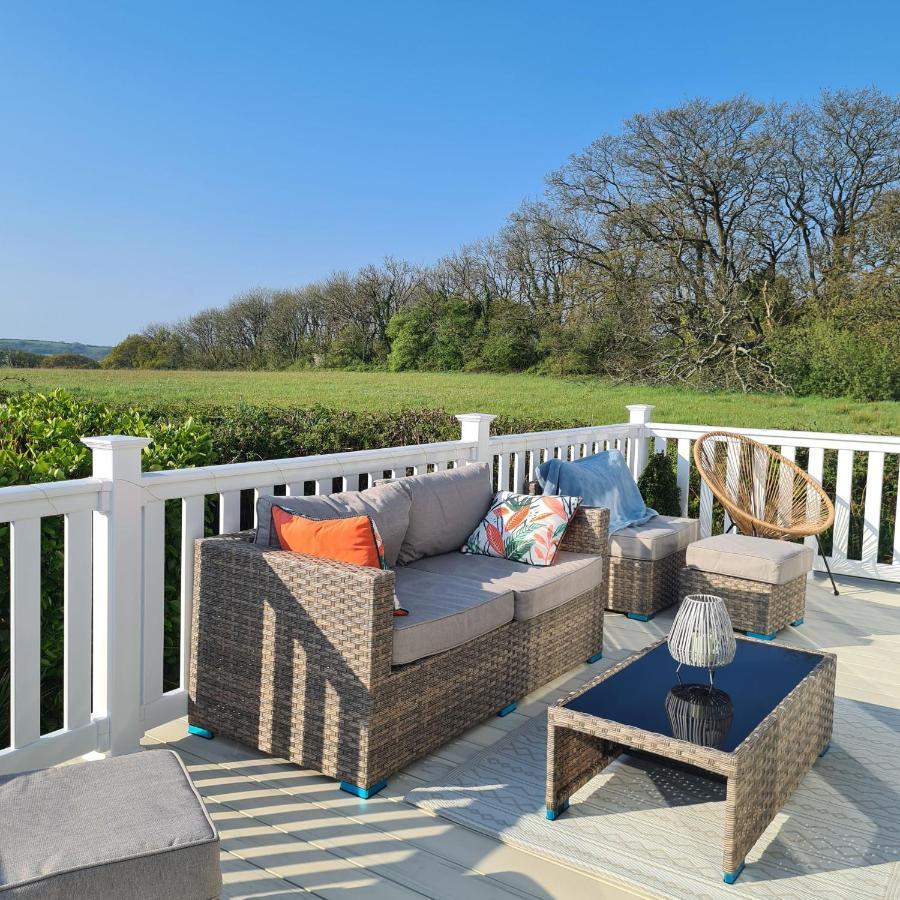 Beautiful 2 Bedroom Caravan, Holiday Park Tenby Saint Florence Eksteriør bilde