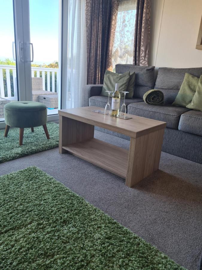 Beautiful 2 Bedroom Caravan, Holiday Park Tenby Saint Florence Eksteriør bilde