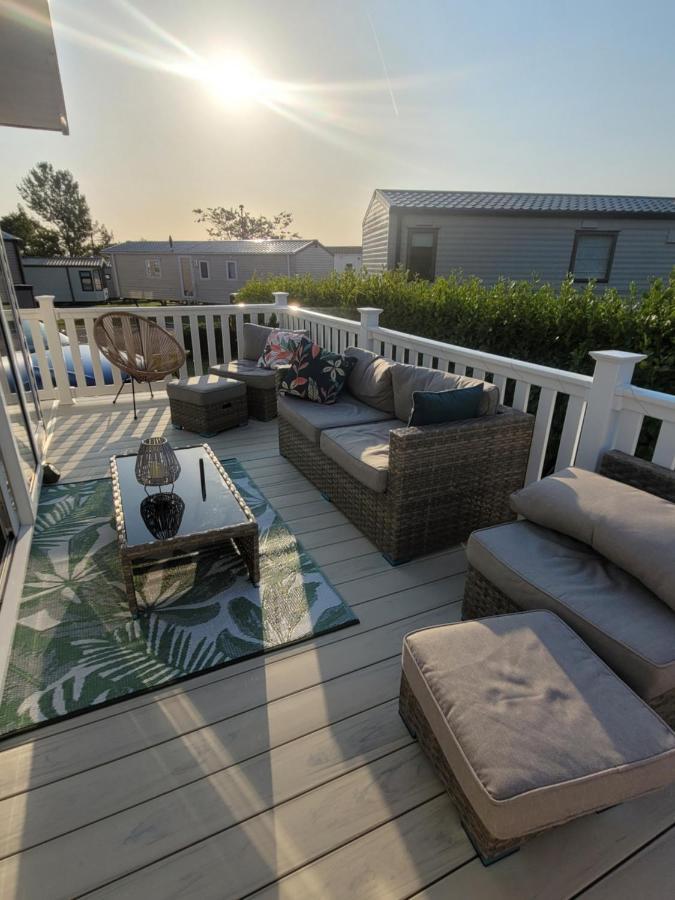 Beautiful 2 Bedroom Caravan, Holiday Park Tenby Saint Florence Eksteriør bilde