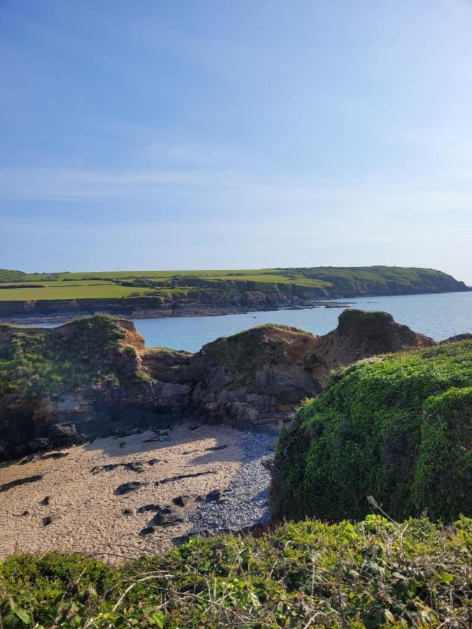 Beautiful 2 Bedroom Caravan, Holiday Park Tenby Saint Florence Eksteriør bilde