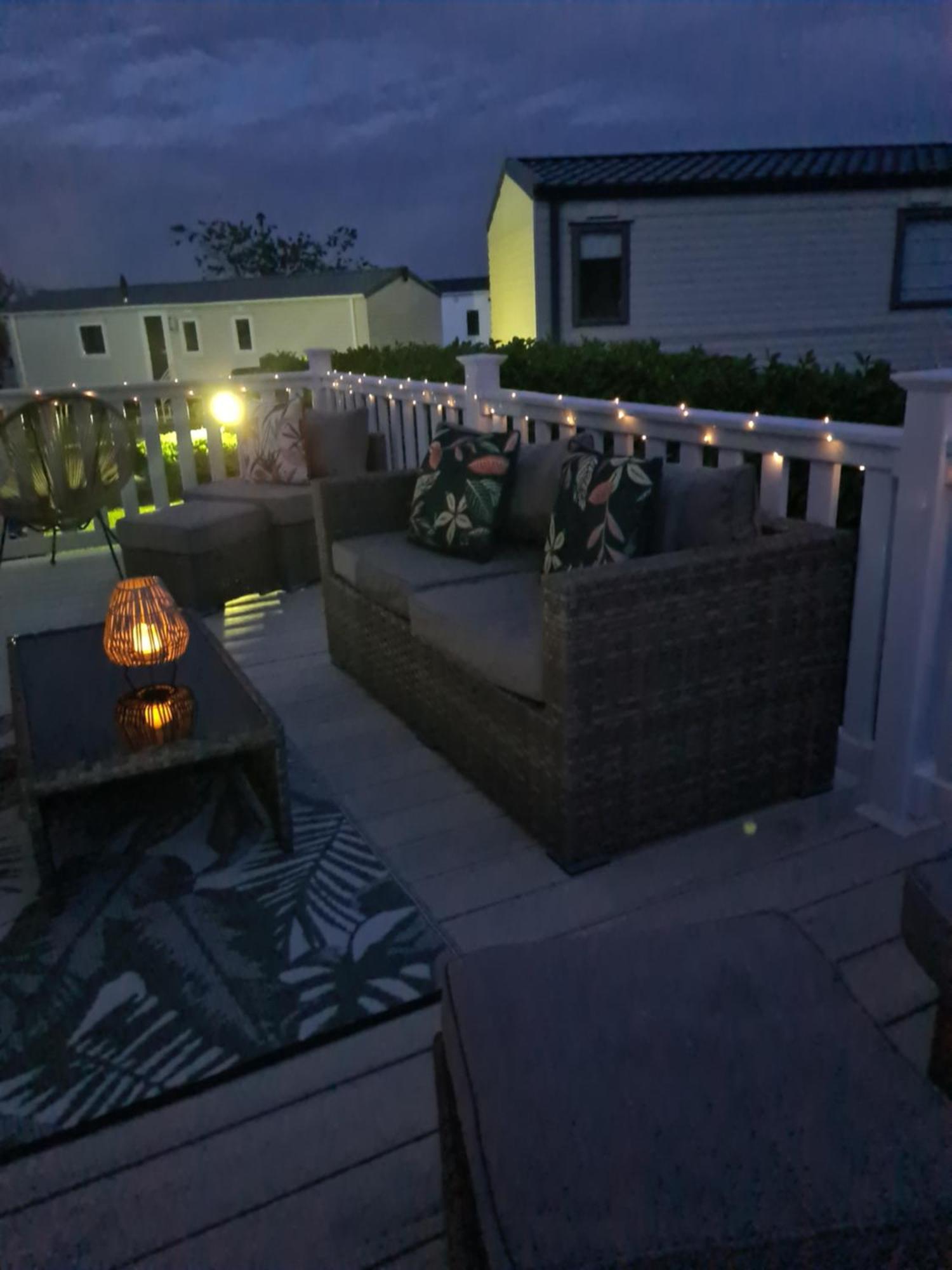 Beautiful 2 Bedroom Caravan, Holiday Park Tenby Saint Florence Eksteriør bilde